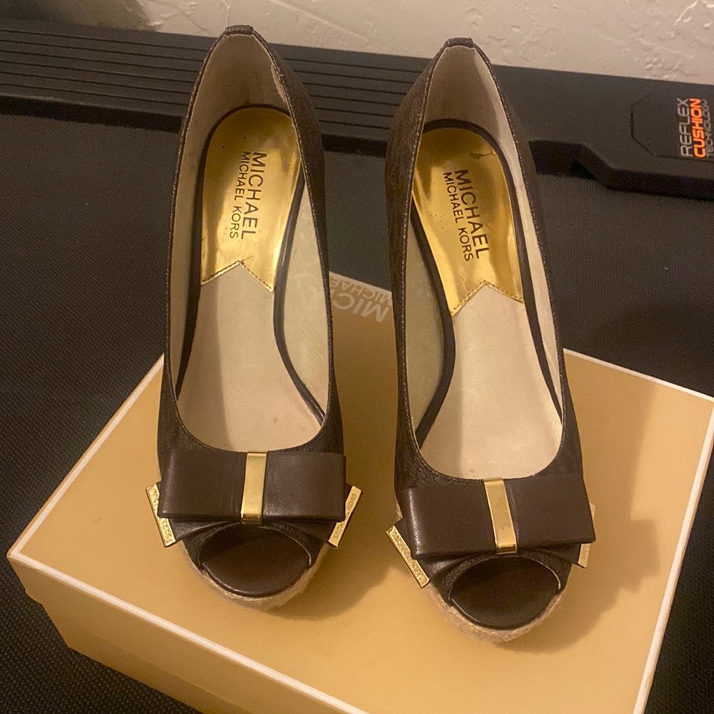 Michael kors wedge peep toe shoes